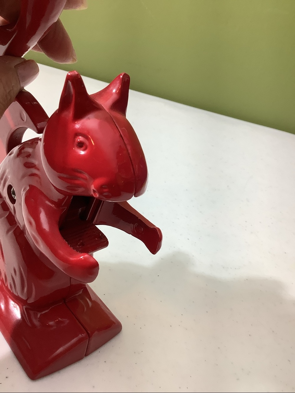 Red metal squirrel nutcracker - Picture 5 of 8